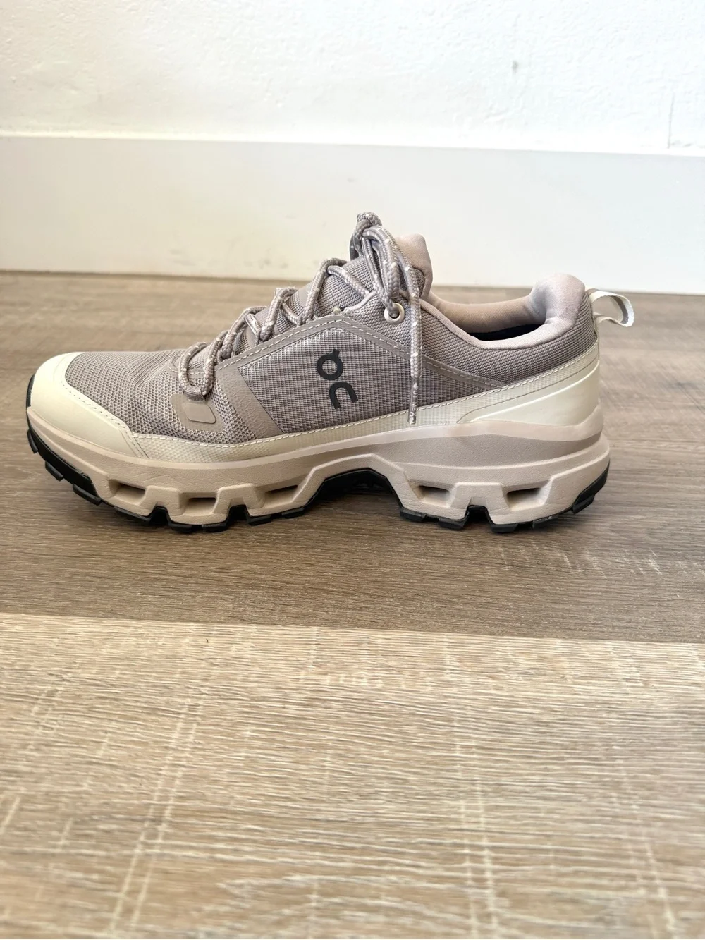 On Cloudrock Low WP Waterproof  Mauve / Taupe Size 8 Men's Hiking Shoes